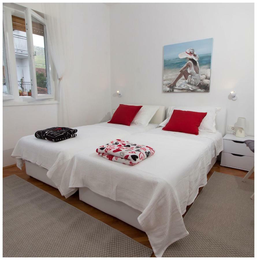 Large Apartment Between Split And Trogir Kastela Exterior photo