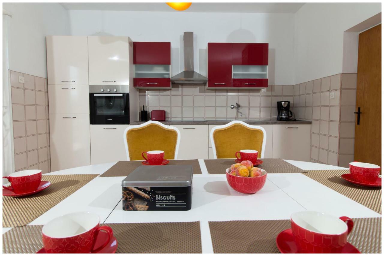 Large Apartment Between Split And Trogir Kastela Exterior photo