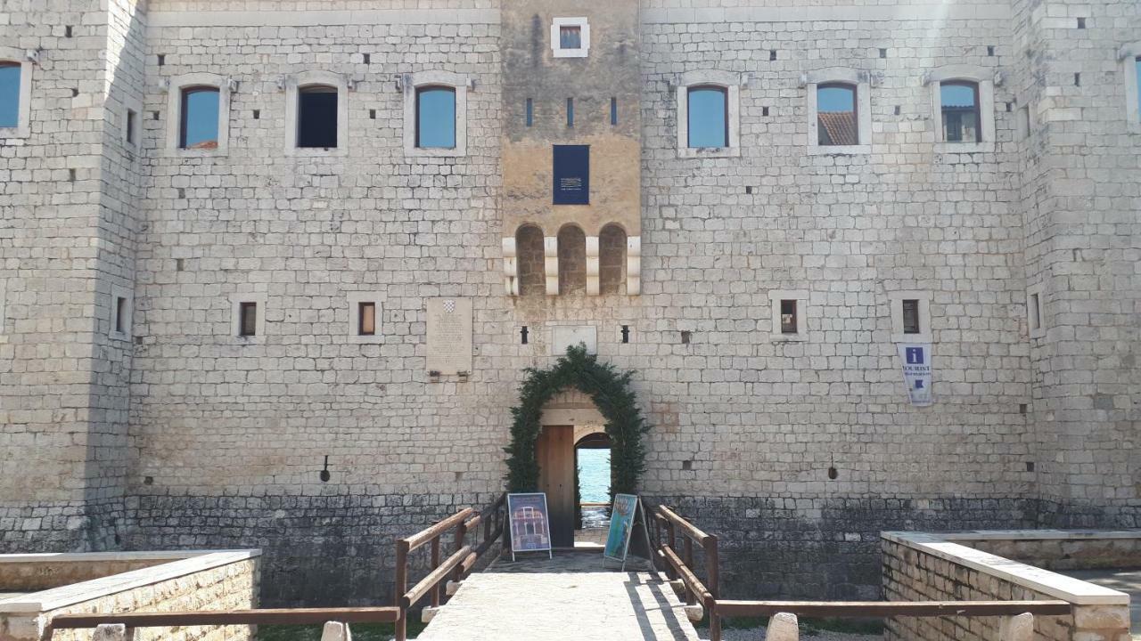 Large Apartment Between Split And Trogir Kastela Exterior photo